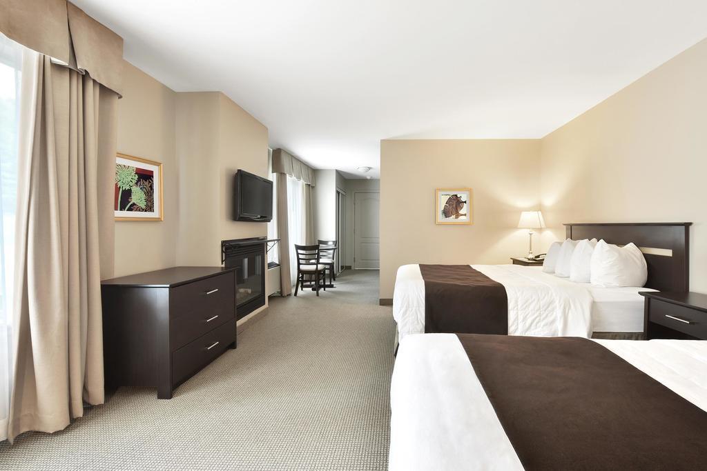Hotel Le Versailles Saint-Sauveur-des-Monts Quarto foto