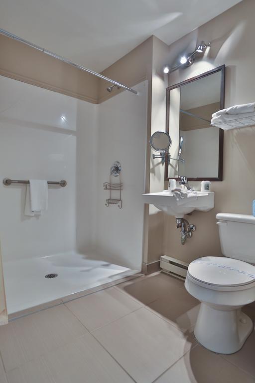 Hotel Le Versailles Saint-Sauveur-des-Monts Quarto foto